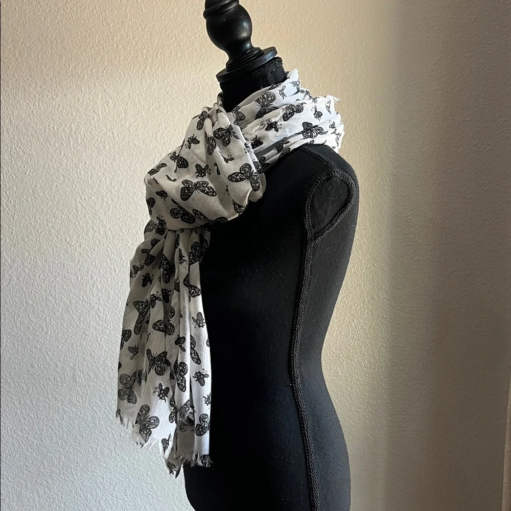 Steve Madden Womens Black White Butterfly Print Scarf Chic Lightweight 79”x32”